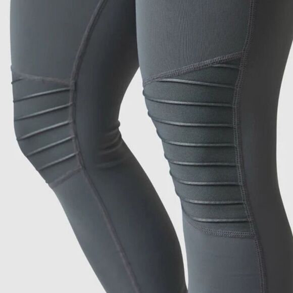 Born Primitive Limited Edition Pleated Moto Leggings in Gray Size Small - Picture 3 of 8